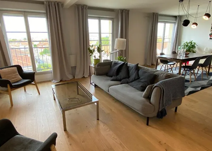 Duplex Apartment - 2 Bedrooms - 2 Bathrooms & Parking