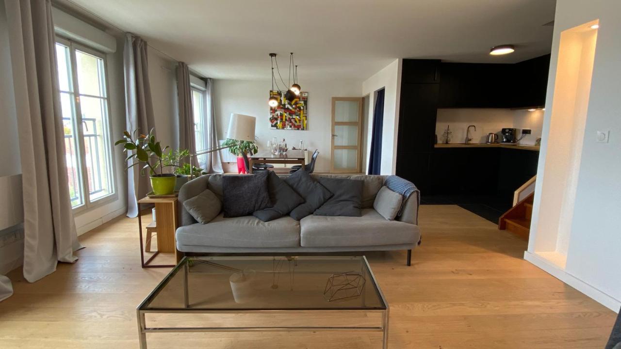 Apartment Duplex - 2 Bedrooms - 2 Bathrooms & Parking *